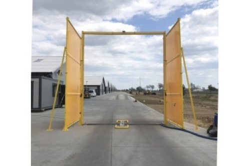 Brama dezynfekcyjna z osłonami od wiatru brama_bioasekuracyjna